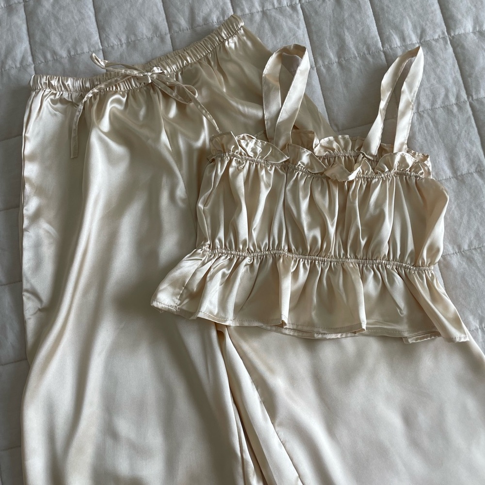 Satin Set - Picture 3 of 4